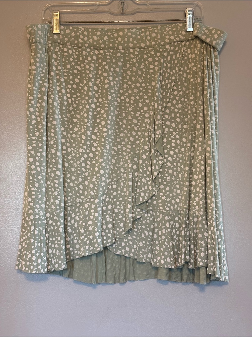 Boohoo Sage Green High-Low Wrap Skirt with White Spot Print